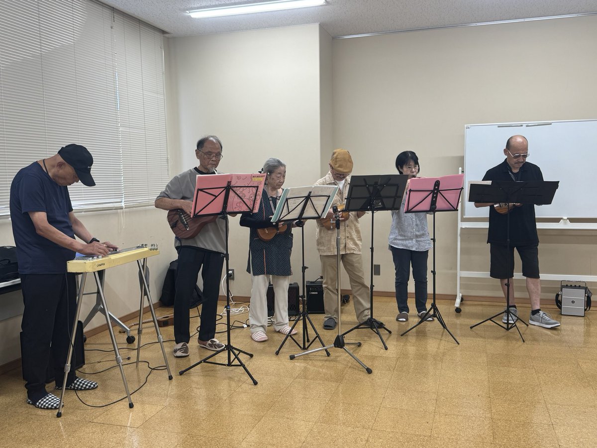 Carlo_saxophone's tweet photo. 9/13練習日記🎷
「このまちコンサート」リハーサル
9/19(土)に開催されるコンサートのリハーサルをして来ました。
当日コラボ演奏もするポコ・ウクレレアンサンブルさんとご一緒しました。
ウクレレアンサンブルも素敵な響きです。
ぜひ、お越しください!(要予約。チラシをご覧ください) https://t.co/46pc69qF6y