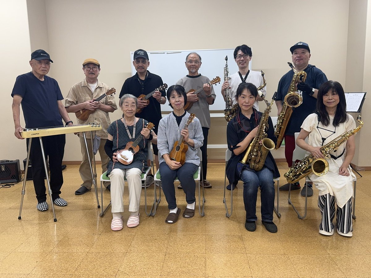 Carlo_saxophone's tweet photo. 9/13練習日記🎷
「このまちコンサート」リハーサル
9/19(土)に開催されるコンサートのリハーサルをして来ました。
当日コラボ演奏もするポコ・ウクレレアンサンブルさんとご一緒しました。
ウクレレアンサンブルも素敵な響きです。
ぜひ、お越しください!(要予約。チラシをご覧ください) https://t.co/46pc69qF6y
