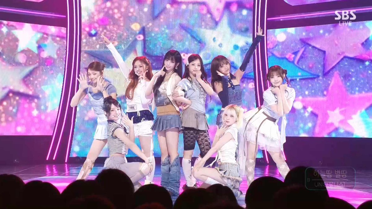 fnfent_official's tweet photo. [📰] 유니스, '인기가요'서 '하늘땅 별땅' 무대 공개…청량 레트로 매력으로 안방 홀렸다

🔗 https://t.co/tjyR0bpgbg

#유니스 #UNIS
#하늘땅별땅 https://t.co/QBWQzxSHnx