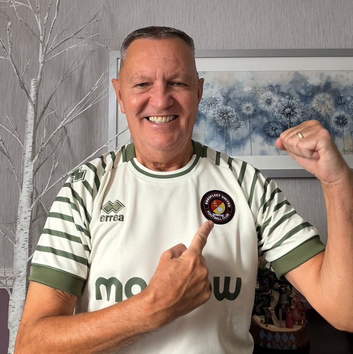 AlanLonghurst2's tweet photo. Added the new Fleet away shirt yesterday to the collection. Nice shirt .      
Come On You Reds/Greens
Come On The Fleet ⚽️❤️💚👊🏼 https://t.co/B95UfcMM0n