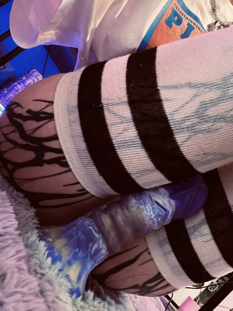 prettygonebad's tweet photo. 😈 #sfw #inked #overknees https://t.co/MMRl5HeOXg