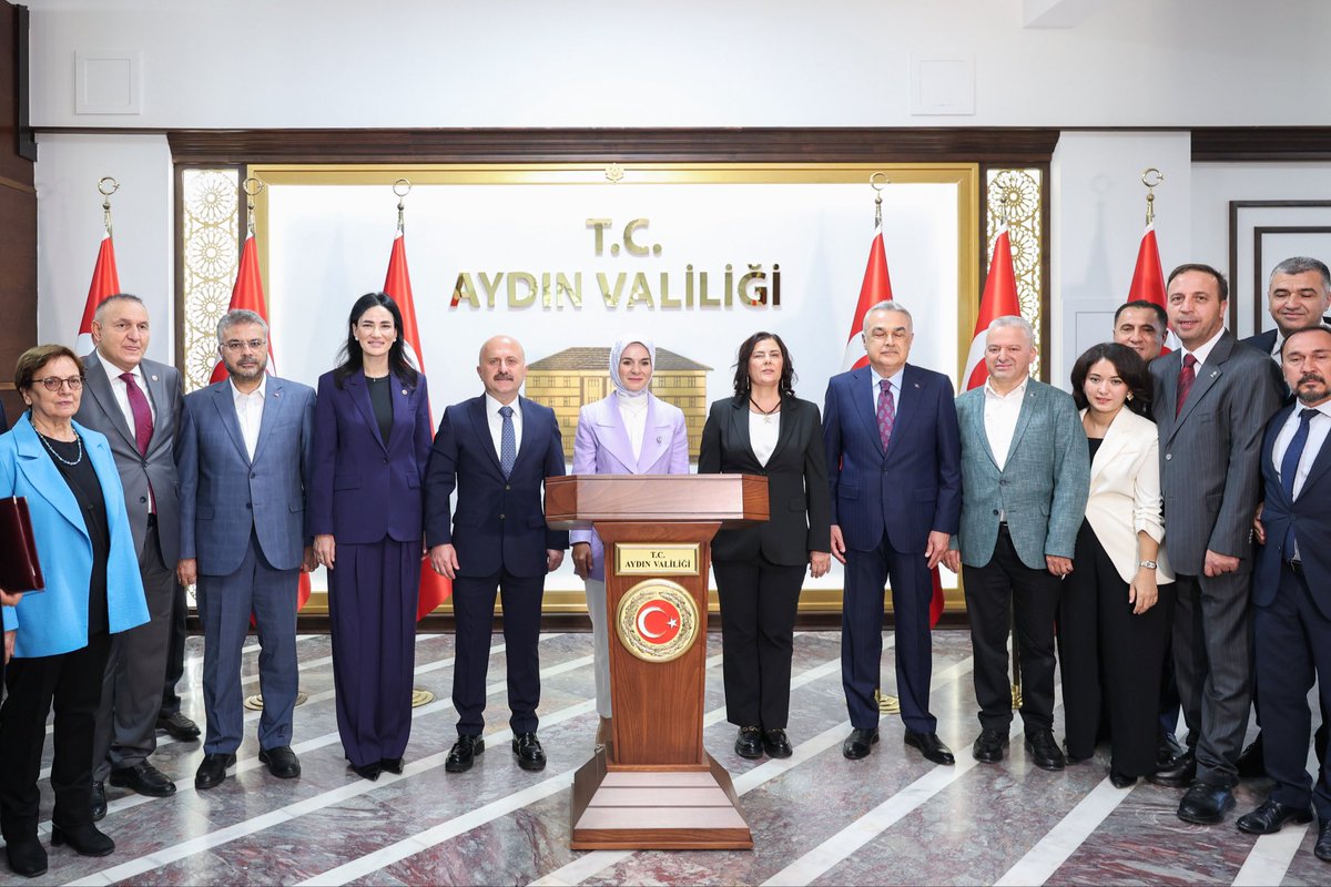 SedaSaribas09's tweet photo. Aile ve Sosyal Hizmetler Bakanımız Sayın Mahinur Özdemir Göktaş’ı #Aydın protokolümüz ile Efeler diyarı Aydın’ımızda karşıladık.

Aydın’ımıza gösterdikleri yakın ilgi için Sayın Bakanımıza teşekkür ediyor, gerçekleştireceği temasların şehrimiz adına hayırlara vesile olmasını diliyorum.

📍Aydın Valiliği