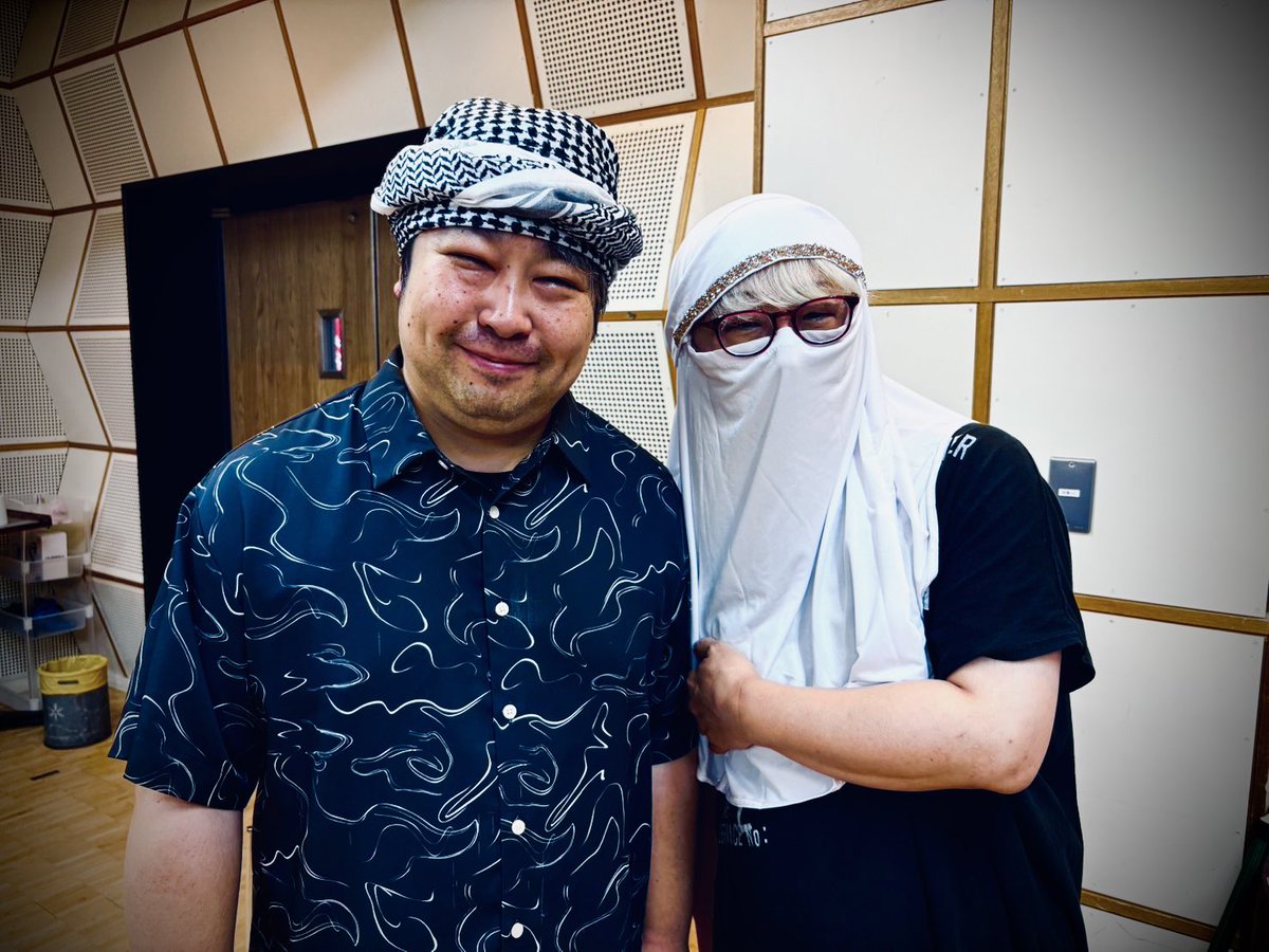 Juvichan's tweet photo. 明日の公演の第一部より
「シルクロード・キャラバンの迷い子」衣装と、第三部〜この秋から始まるFM番組「J-university ひねもすたかあるき」主題歌「タンゴ・やましろタンバ」本邦初演です。
お席しっかり余裕あり〼
ご予約はチケットペイより⇩⇩⇩ https://t.co/LoUtjhZzsL
