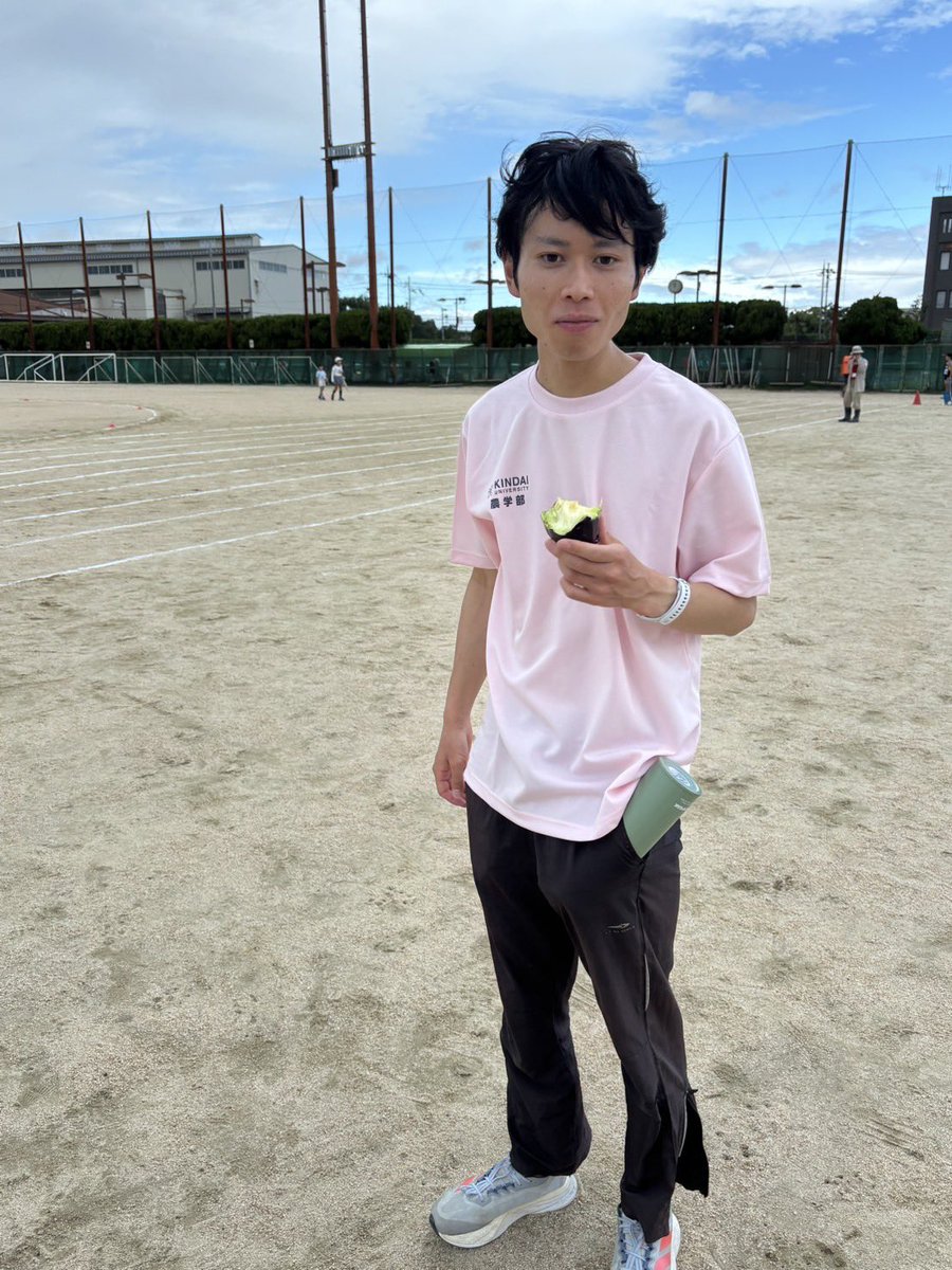 kaze_mare057's tweet photo. 今年のメダルはつげさん仕様
4継と5000mで金メダル×2ゲット🥇

ゴール後吐くくらいには頑張ったけどタイムは遅すぎ

#走った後は瀬川の水茄子 https://t.co/62z0noswm4