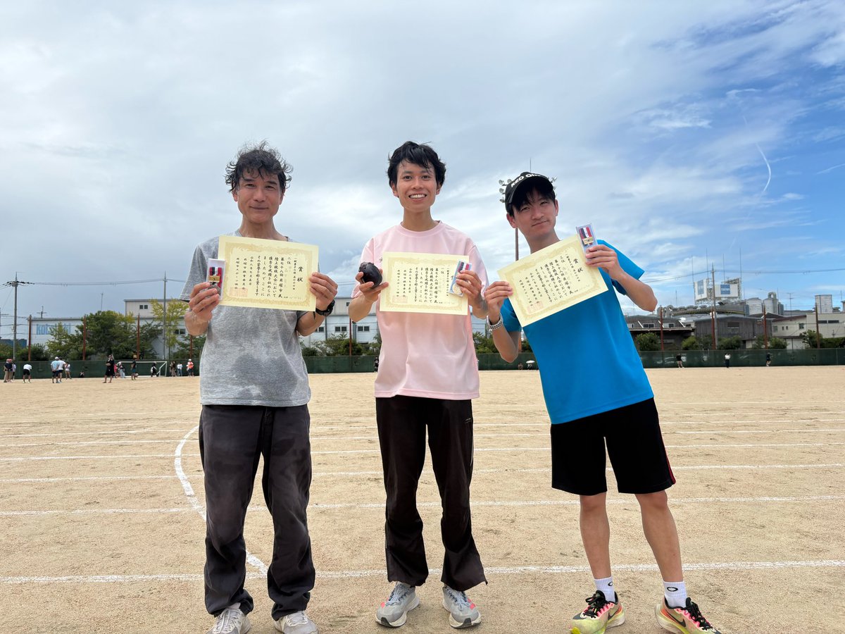 kaze_mare057's tweet photo. 今年のメダルはつげさん仕様
4継と5000mで金メダル×2ゲット🥇

ゴール後吐くくらいには頑張ったけどタイムは遅すぎ

#走った後は瀬川の水茄子 https://t.co/62z0noswm4