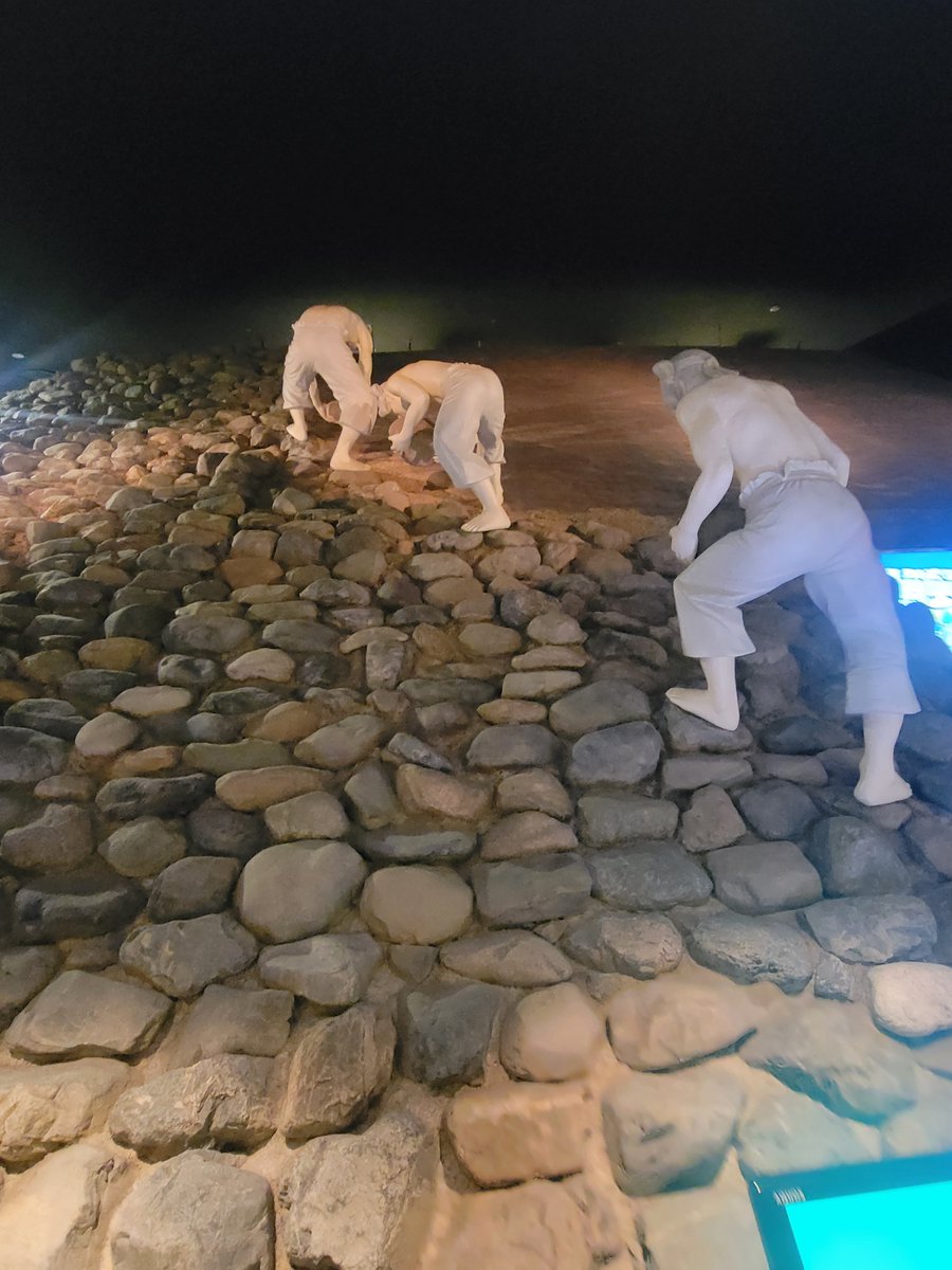 fireblade_708's tweet photo. 今日は前回の自然博物館に続き
高槻市にある今城塚古代歴史舘へ

今城塚古墳は継体天皇(聖徳太子の曾祖父)の墳墓である説が有力です

古墳の敷地内や歴史舘内にハニワが
一杯あります

ハニワ┗|∵|┓
かわいい( ´,,•ω•,,`)♡ https://t.co/vElvxBhdhL