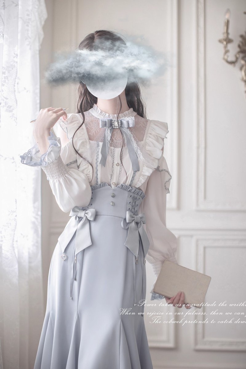 ManusxMachina's tweet photo. 水色の令嬢のフリルトップスとコルセットスカート 
https://t.co/xBWfTcKnj1 
優雅さと可愛さを兼ね備えた令嬢みたいに演出してくれるアイテム。フリルとレースをあしらったトップスは、透け感のあるレースがエレガントな陰影を添え、肩を程よく見せるカッティングが華奢な印象を醸し出します。 https://t.co/Mc1PrbxS2d