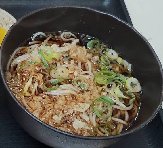 fujiyo222's tweet photo. 明石の「あづまや」さんで食べて感動した☺️あの真っ白な「更科（さらしな）そば」がお家に届きました🍜✨早速本日の晩にいただいて、関西では珍しいその極上の喉越しと美味しさをブログ記事にまとめたいと思います❣️お楽しみに🤗

#更科蕎麦 #お取り寄せグルメ #ブログ https://t.co/dFuvYSkZc7