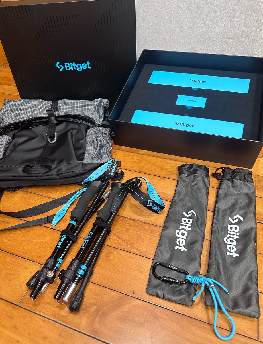 solsniper330's tweet photo. 舒服了，#Bitget 八周年的周边也是被我薅到了

感谢游哥@weir_xiaoyou 的投喂🩵下次见面一定用舌头狂甩你嘴唇

祝 @Bitget_zh 八周年快乐，继续一路往上走

#Bitget八周年 @xiejiayinBitget https://t.co/B4wSojIYWH