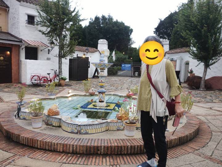 fujiyo222's tweet photo. 母との旅の思い出の一枚✨まるで日本じゃないみたいな異国情緒あふれる「志摩地中海村」の風景🚗白い街並みと青い海に、写真を見返すだけで最高のパワーをもらえます😆今週もハッピーな1週間に✨

#志摩地中海村 #三重旅行 #開運旅 #伊勢 https://t.co/8Pe6sCVNOS
