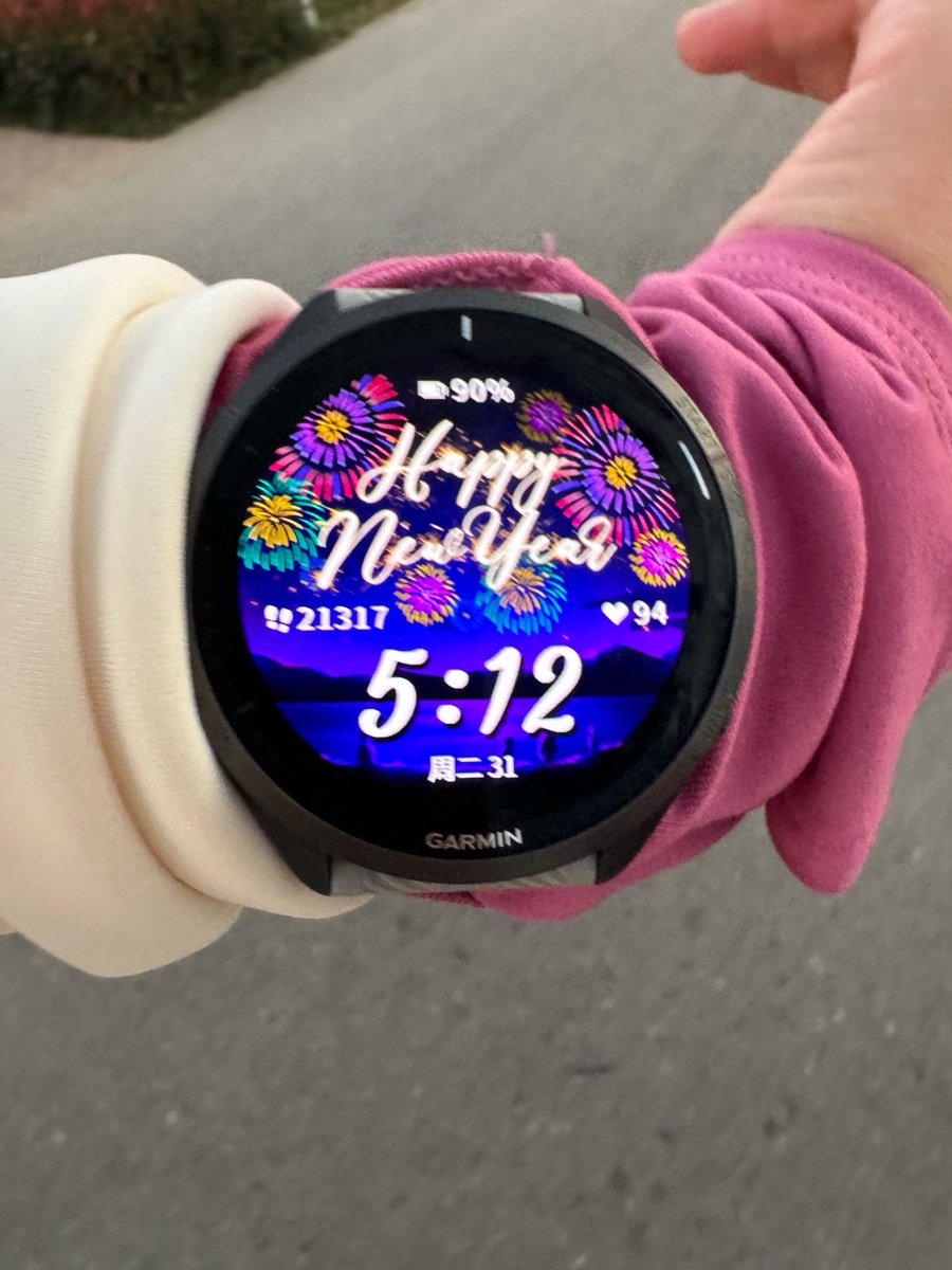 SebrinaRybtaw's tweet photo. Just crushed my 10k steps goal this morning—proving small, consistent moves beat giant leaps every time! Who’s joining my week-long challenge to level up https://t.co/8zQrEfNSos