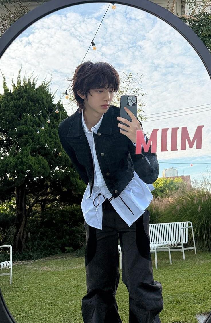 st4rtiss's tweet photo. juhoon be an outfit repeater please https://t.co/Qqd9HV0gUK