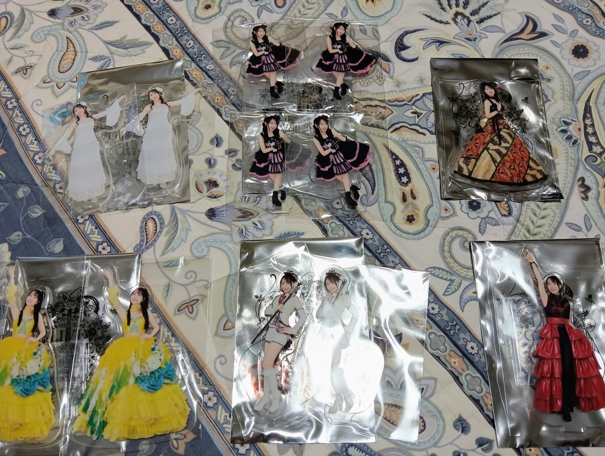 Nizinm's tweet photo. アクスタは12個買ってこんな感じ。

うん、みんなのポスト見てたけどこれは酷いね😂 https://t.co/uMLclQh0F5