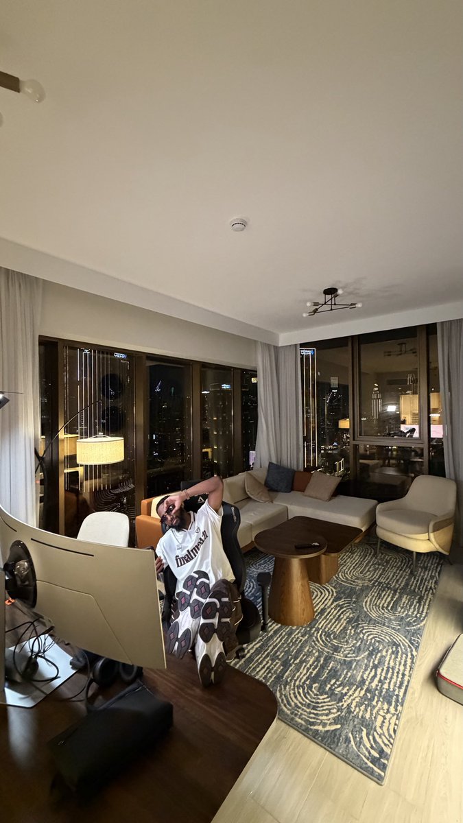 AmiinFx10's tweet photo. 25 years old. 🏠

I just bought my dream apartment in my dream city — all through trading.

I started with nothing but a dream, discipline, patience, and the willingness to keep going when nobody believed in me.
This isn’t just an apartment. It’s a proof that consistency pays🐐 https://t.co/amHb70dwAD