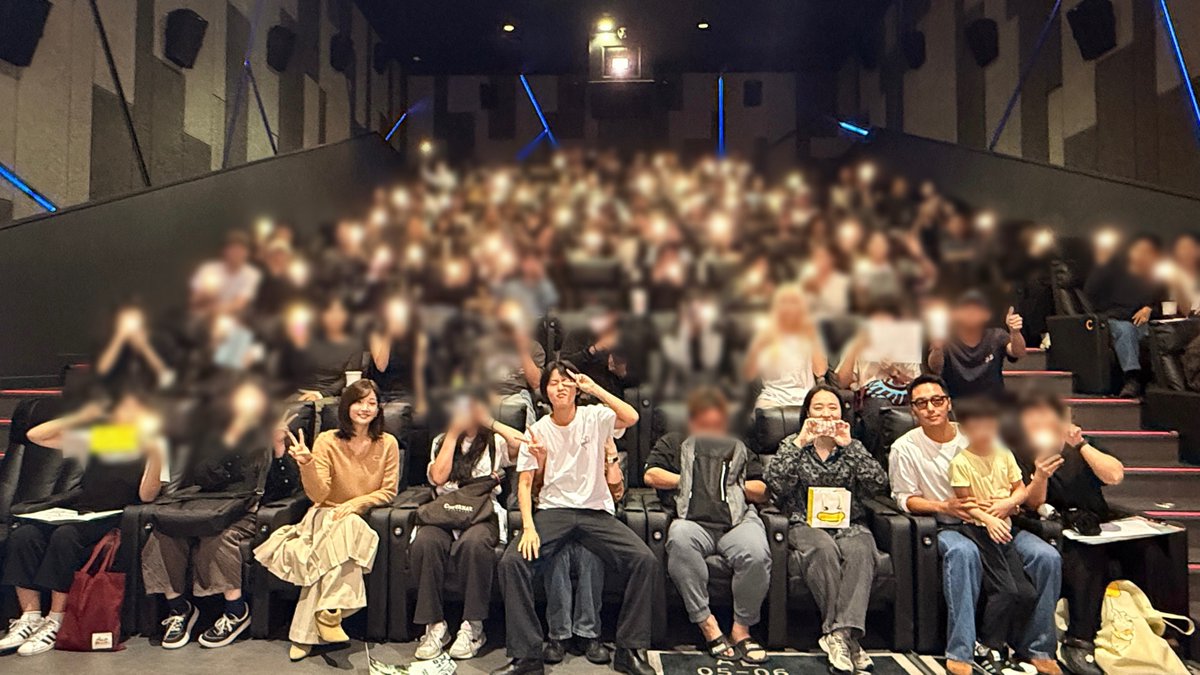 lotte_ent's tweet photo. 우리의 경주기행은 영원히 여러분과 함께💛  
마지막 무대인사까지 함께해주신 관객분들 사랑합니다🫶🏻

한국영화 박스오피스 1위 탈환!
🔗 지금 바로 프로필 링크에서 예매!
<경주기행> 절찬상영중🚌 https://t.co/9xMGQEvfYI