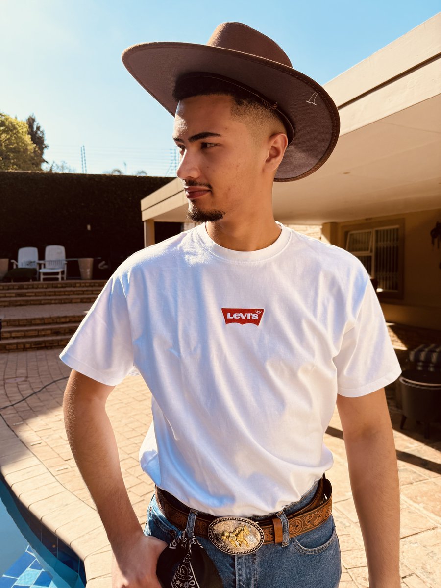 Bondos_b's tweet photo. Had a cowboy themed party for my 24th yesterday 🤪 🤠 https://t.co/DupAdit6pz