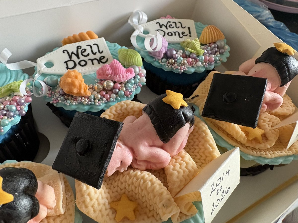 SharonMack82795's tweet photo. My Sunday morning started at 7!!
The beautiful Dolly wanted some cupcakes to congratulate her friends on their exams and to wish them good luck with 6th form. 🧁📚🔖✒️📝♥️
#handmade #homemade #cakeart #cakedecorator #baker #cakedesign #cupcakes #congratulations #cake #alledible https://t.co/Dy1FKJkfQ9