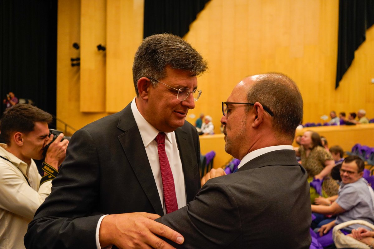 cortesclm's tweet photo. 🎉 El rector de la @UAHes Carmelo García ofreció ayer sábado el pregón de las #FeriasYFiestas2026 de #Guadalajara en el Teatro Buero Vallejo, un acto en el que estuvo presente el presidente de las Cortes de #CastillaLaMancha @PabloBellido_Az y que da inicio a estas #fiestas. https://t.co/0K3uh3IChG