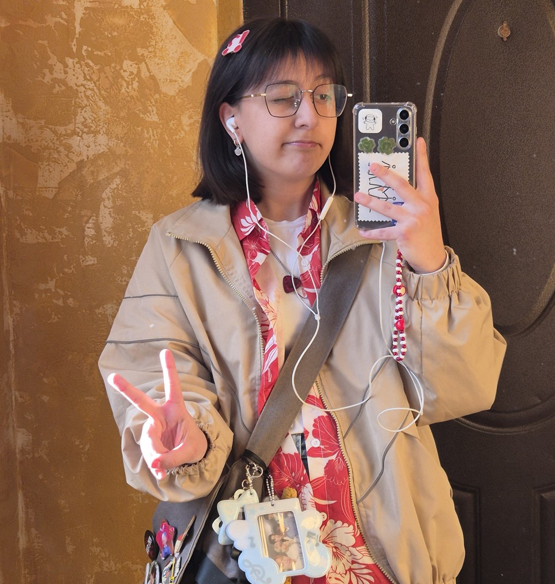 weustiny's tweet photo. yes mirror selcas again
#weveselcaday https://t.co/r29VMf1EAT