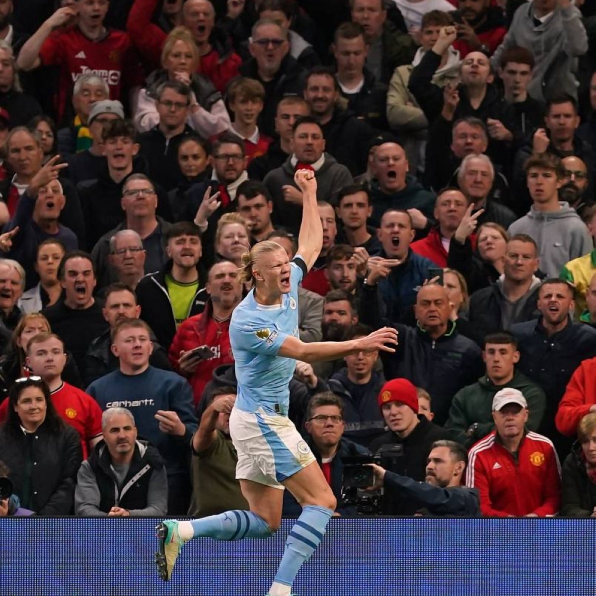 Citizzy's tweet photo. Haaland has 8 goals and 3 assists in 7 appearances against Manchester United including a hat trick in the derby debut at the Etihad.

United fans pulling up Lisandro Martinez stats today like Old Trafford suddenly belongs to them. https://t.co/6JbsaF9NX5