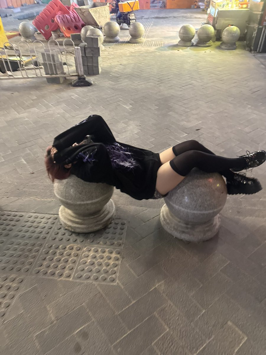 WeepingBones27's tweet photo. 我好想和人类交流啊，谁能和我说话啊啊啊啊啊呃… https://t.co/NgscFWOfnu