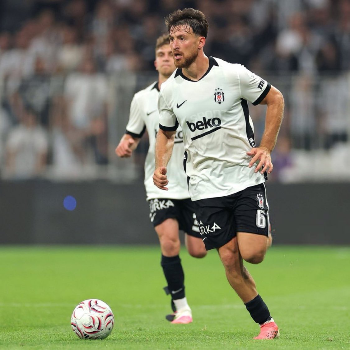 AutSP0R's tweet photo. Salih Özcan: "Genç yaşlarımdan beri adım neredeyse her yıl Beşiktaş ile anılıyordu. İyi ki transferim şimdi gerçekleşmiş, tam zamanıymış diyorum. Almanya'da önemli tecrübeler kazandım, Şampiyonlar Ligi finali gibi büyük organizasyonlarda yer aldım. Şimdi bu tecrübelerimi Beşiktaş'ta göstermek istiyorum."