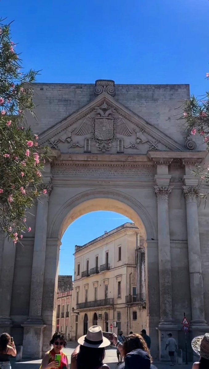 InfoLeverano's tweet photo. Lecce è sempre bella, soprattutto d'estate! 

Ecco uno splendido scatto di una delle porte più antiche di 📍 Lecce, che custodisce il centro storico della città 😍

Voi sapete come si chiama questa porta nello specifico? ✨

📸 Ilaria Lecciso

#weareinpuglia #salento #Infopoint https://t.co/gfFgfzCLwm