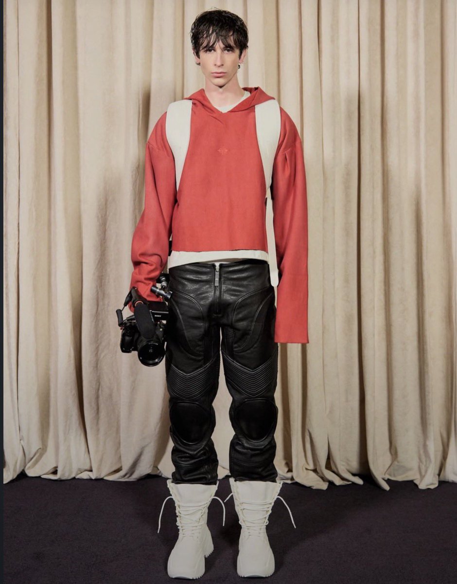 HardestFitPics's tweet photo. Some looks from the VIVET runway 👀 https://t.co/FChotpNpDQ