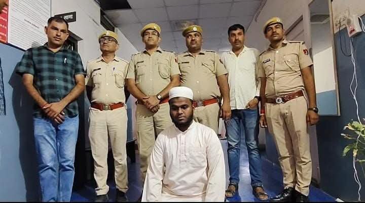 TeamHinduUnited's tweet photo. Rahman and two minors were caught at the railway station with ~650g of rare ambergris—“whale vomit”—worth ₹65 lakh to ₹1 crore in Bikaner.

They brought the packet from Ratnagiri, Maharashtra, to deliver it to a contact in Bikaner. 

Police, Military Intelligence and Zonal Intelligence seized the haul. The trio was linked to Haider of Maharashtra.

A case is registered under the Wildlife Protection Act, 1972. Police are hunting Haider as the probe continues.