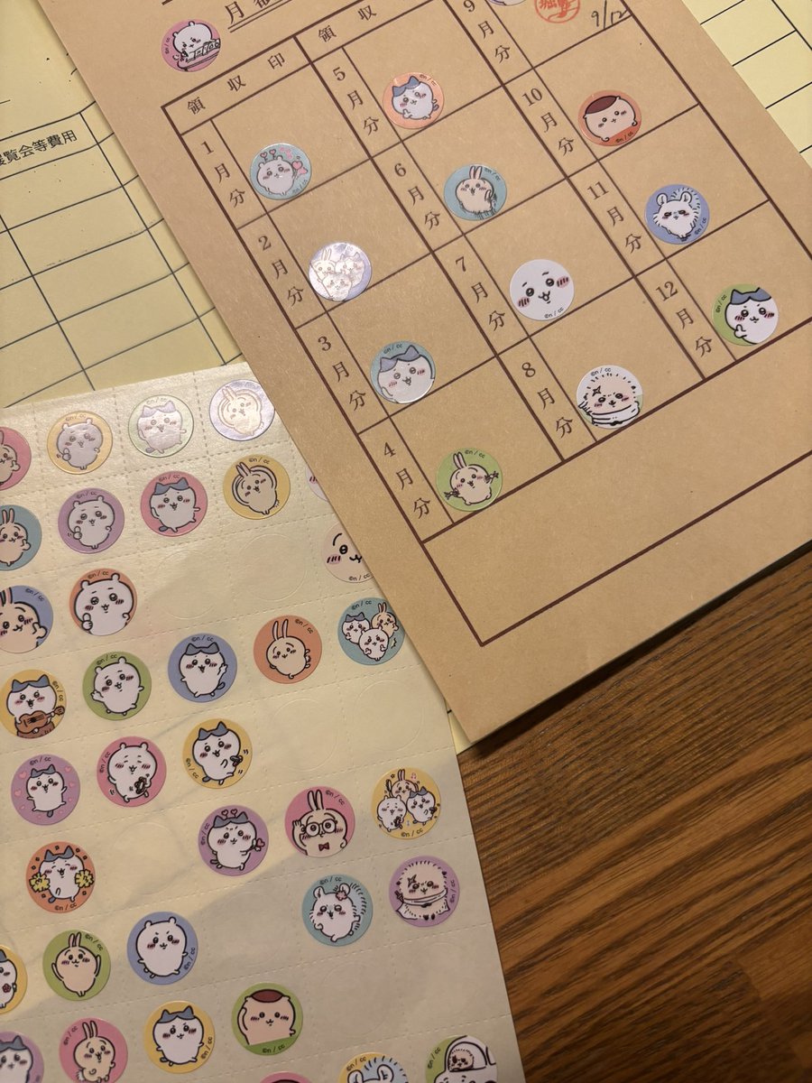 mkn1_1ro's tweet photo. 師範試験のセミナーにいってレベルが高すぎて不安、何から勉強したらいいか不安、まわりめちゃ書けてて不安、いろいろ混乱してどうしよう…って気持ちだったけど
ちいかわのシール貼ってたら少し元気でてきた…🥲
ちいかわすごい… https://t.co/riNnA8duF4