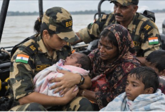 CheikabaH's tweet photo. Humanity knows no borders! ❤️

 Alert #BSF personnel sprang into action, deploying speedboats to rescue 10 Bangladeshi nationals, including women and children, after their boat sank in turbulent river waters.

 Their courage and compassion remind us that every human life is precious. Salute to our brave personnel for putting humanity and lives first. 🇮🇳🙏

 #HumanityFirst #RescueOperation #BorderSecurity #IndoBangladesh
