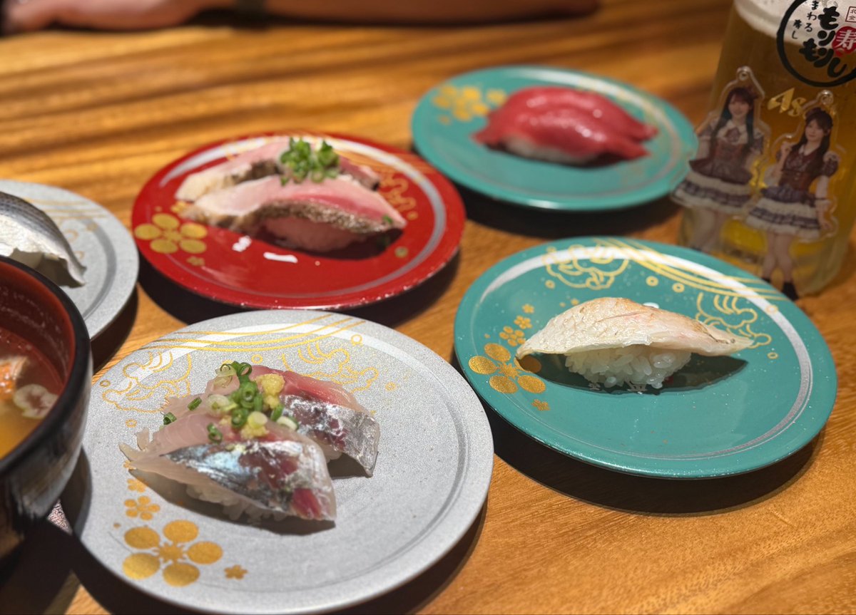 mocomoco_mocoo's tweet photo. 石川☀️

やっとツアーに参加できた！
ジュエリー初めて聴いたら涙で目がいっぱい🥲
楽しすぎたからはやく次のライブいきたい

大好きなお寿司も食べて兼六園も行けてプチ旅行だった🐟 https://t.co/pNDDoKrGnc