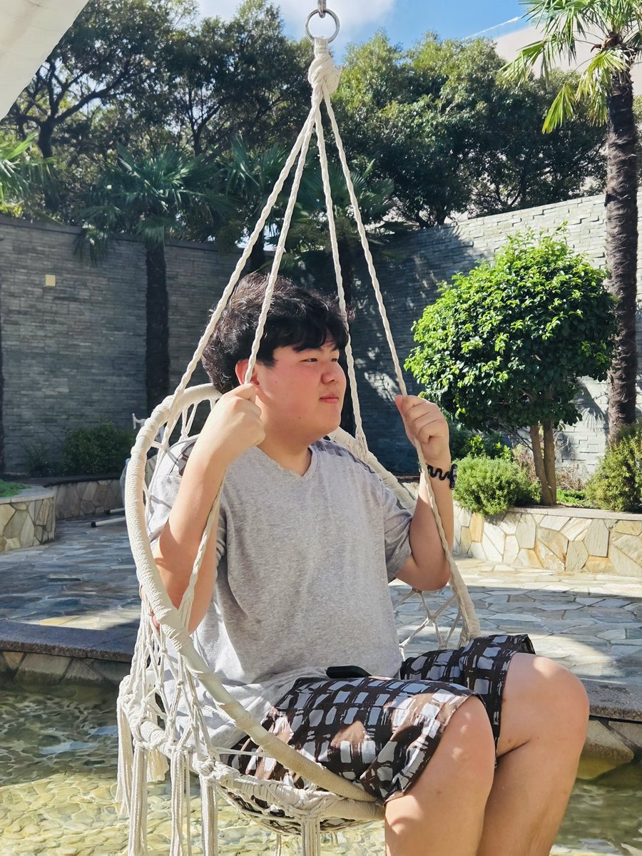 dodong0797's tweet photo. 백만년만에 트친소😁
-20살 입니다앙✌️
-먹는것은 사랑입니다🤩
-노래방 게임 좋아해요👊

많은 관심과 리트윗 부탁드립니덩 https://t.co/vTUzOrwPUa