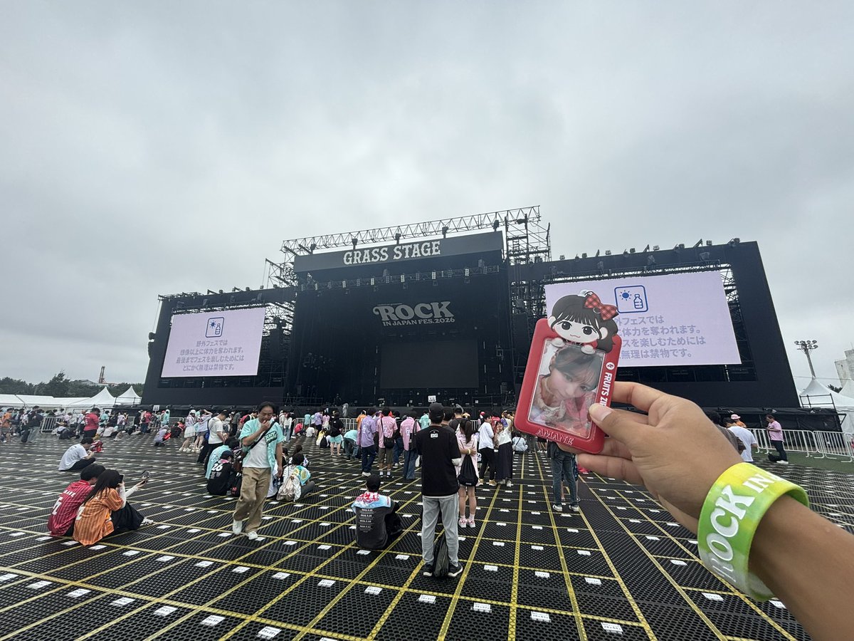 daisukiamane's tweet photo. ロッキン最高！ふるっぱーから始まり、みんなが超満員のメインステージでパフォーマンスする姿に本当に感動。そして湘南乃風で汗だくになるまで盛り上がって最高。ここに連れてきてくれたことに感謝❤️‍🔥苫小牧・今日と最高の夏の締めくくりだった☀️

#ロッキン
#fruitszipper https://t.co/DAQO3O5EIU