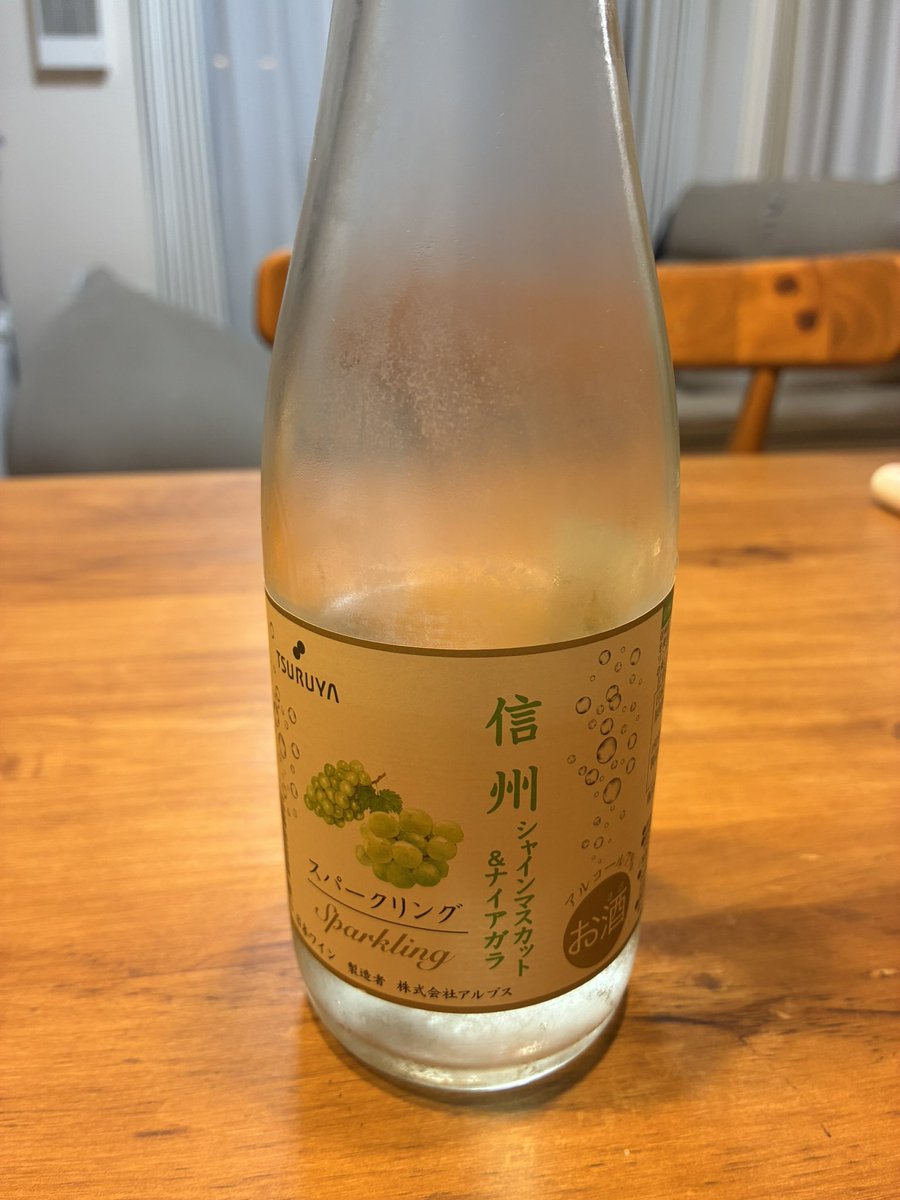 azkovsky's tweet photo. 大好きなツルヤ。群馬まで行かないと買えないから埼玉に出店してもらいたいな。プライベートブランドのスパークリング美味しい！ https://t.co/RhZHjUwCz5