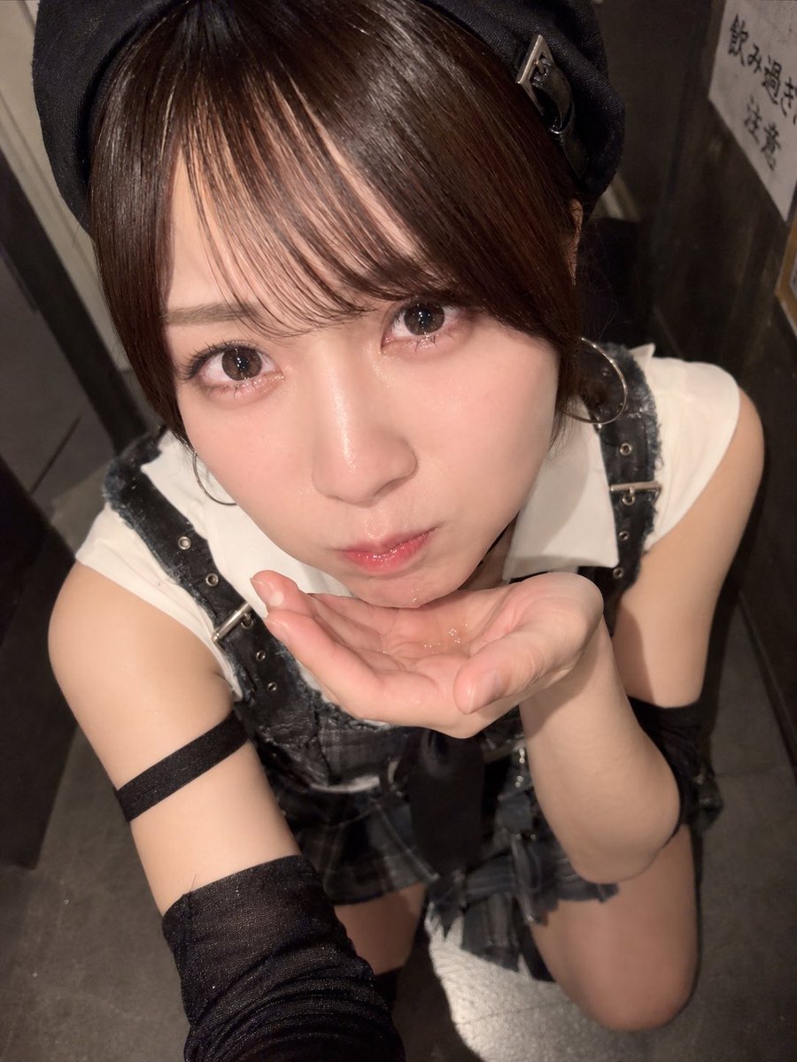 prompt_lab_ai's tweet photo. プロンプト全文公開します。

個人的に今回いちばん重要だったのは
「何を描くか」より
「AIに何と誤解させないか」。

1番重要なのはAIにどんな設定かを伝えて、誤認させないこと
「罰ゲームドリンク」という設定でやって生成確率を高めてます。

リプに全文👇 https://t.co/NfQJyyd4k2