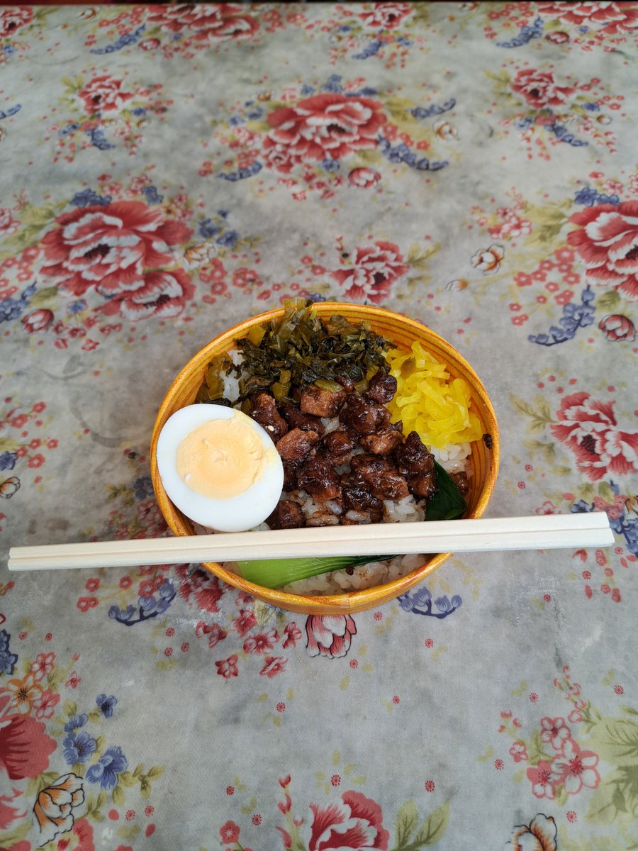 90ITTHIEEE's tweet photo. ヲタク帰宅わず
今日はぺんたさんのオフ会にお邪魔してきました！
一度行ってみたかったリトルワールド、ワイは後方おじさん面(?)で自由に楽しんでいる皆さんの姿を見てました😁
それぞれの国の民族衣装を着てたぺんたさんを始め踊り手さんヲタさんもお似合いでしたね😊 https://t.co/21NgsgbNVW