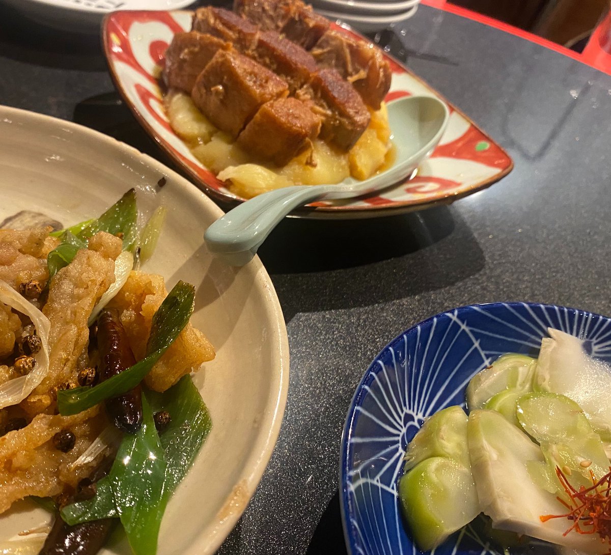 Rin_deludel's tweet photo. テーブルが回る中華居酒屋に来た https://t.co/QhXfO8vB7h