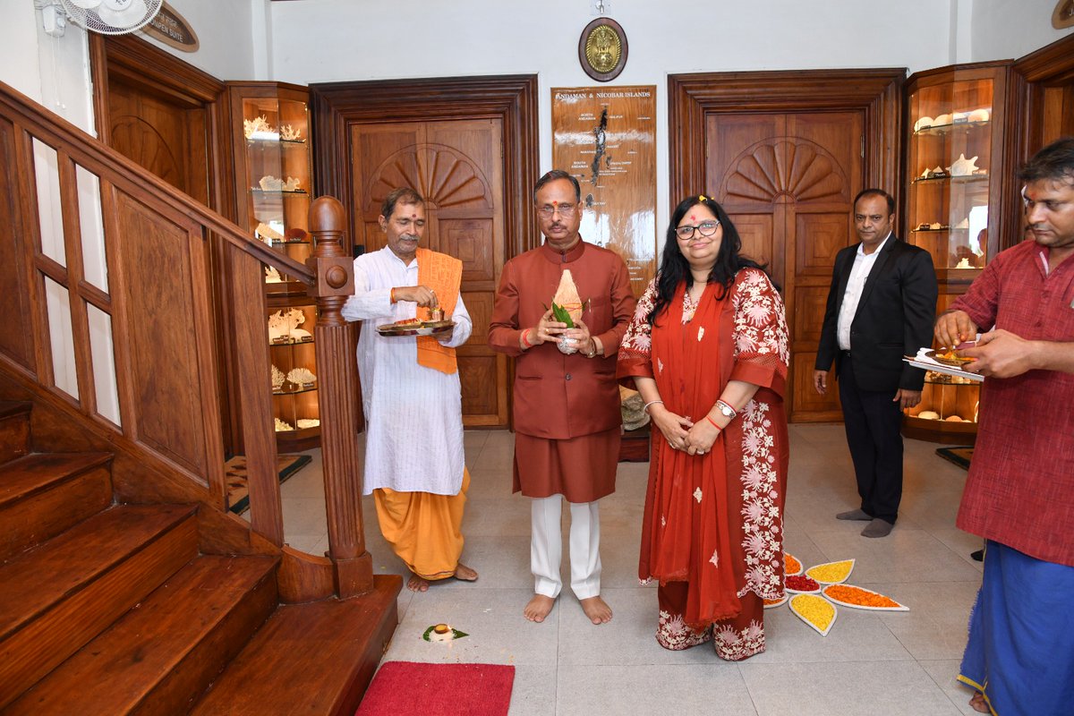 LG_ANI_DrDinesh's tweet photo. *लोक भवन,अंडमान निकोबार दीप समूह में प्रथम प्रवेश से पूर्व पूजन–अर्चन का सौभाग्य प्राप्त हुआ ।* https://t.co/GuYSFTtZTE