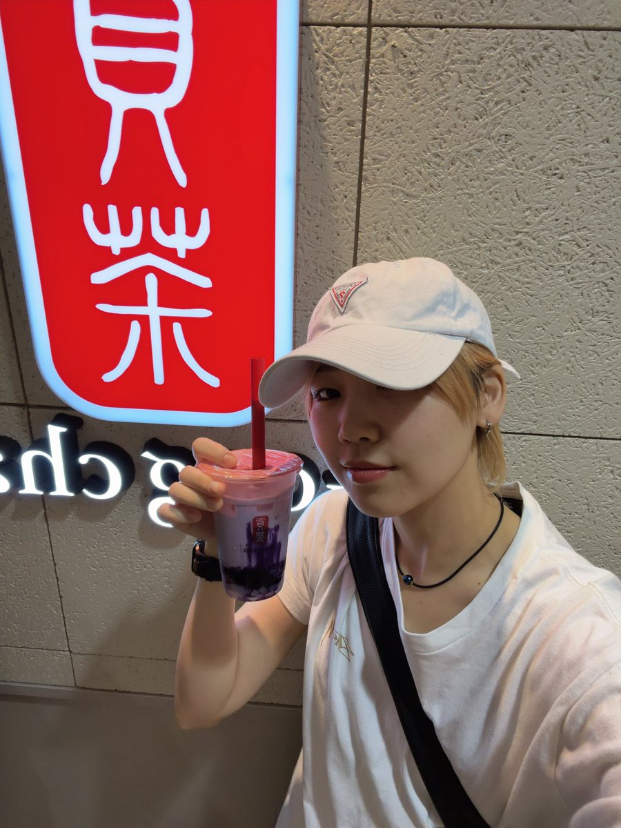 rei_prism's tweet photo. 今日はしおん飲んできた〜！！
果物でぶどうが1番すっき🍇♡
(今日2度目ごんちゃっちゃです)
#1杯目はアールグレイ 🫖💦 https://t.co/DnYTFburRl