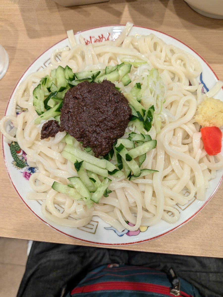 kobusuberu's tweet photo. 岩手山ナイトハイク！
いや〜きつかった。富士山よりきつい山でした。
# じゃじゃ麺の食べ方初めて知りました。 https://t.co/BnFUJnIepE
