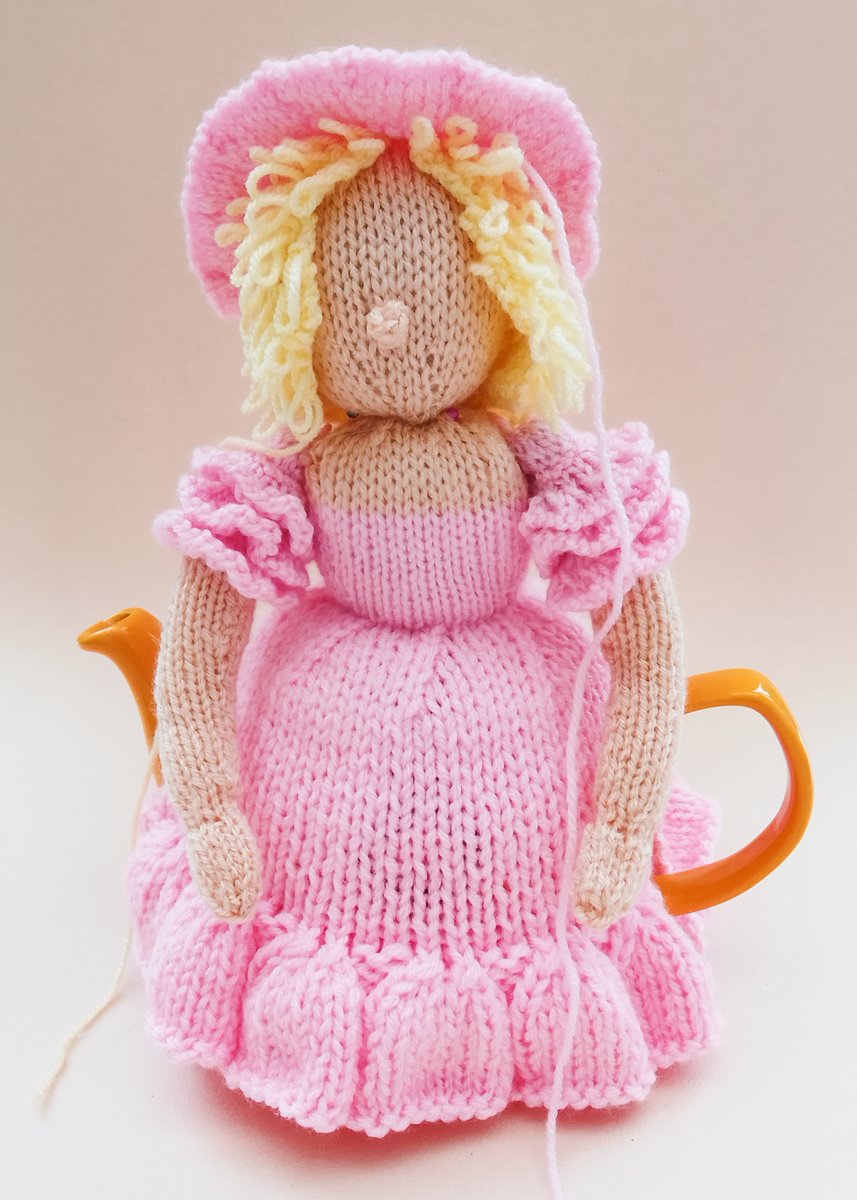 TeaCosyFolk's tweet photo. I have nearly finished knitting the Dolly Tribute Tea Cosy I just have a couple more bits to do - Yeehaw
#TeaCosyFolk #DollyParton #countrymusic #knittingpattern #knitted #teacosy #knittingcommunity #cosycreativity #tributeart #woolcraft https://t.co/46SxFnVyAE
