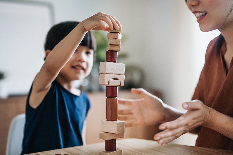 HolliBedneav7's tweet photo. Today’s best fun: building block towers with my tiny engineer , no rules, just messy, happy giggles! https://t.co/cWAuUb8miN