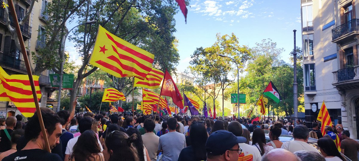 zelaiak's tweet photo. Independentismoa kalera atera da aurtengo Diadan Kataluniako etorkizuna defendatzeko faxismoaren gorakadaren aurrean.
Guk okupatzen ez ditugun espazioak beste batzuk okupatuko dituzte: aktiba gaitezen gure herrien burujabetzak eraikitzeko eta faxismoa borrokatzeko!
#Diada2026 https://t.co/DpVFoVFhFb