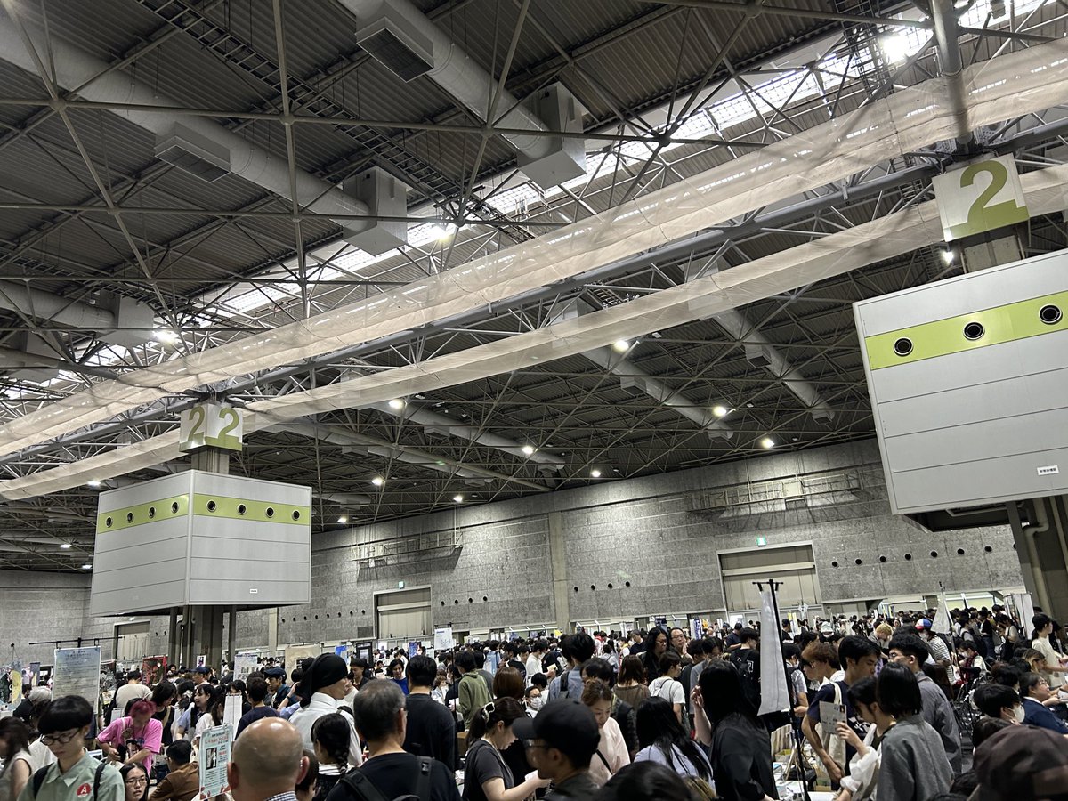 cleamers's tweet photo. #文学フリマ大阪14 ありがとうございました❗️
去年の大阪開催はポストカードのみで参加しので、今回たくさんの方にZINEを手に取っていただけて嬉しかったです。

次のイベントは11/8（日）の #文学フリマ東京43 の予定です。
3冊目のZINE 新刊を持っていけるよう制作中です📕✨

ビックサイトでお会いできるのを楽しみにしております☺️

#文学フリマ大阪 #文学フリマ #文フリ