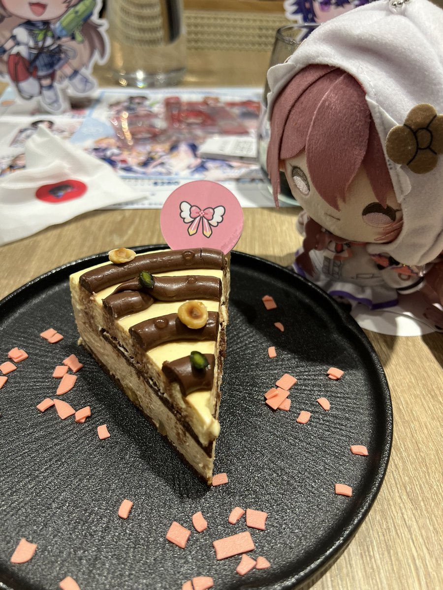 densan020404's tweet photo. もかさんもこのケーキ食べて～！
めっちゃ美味しい！ グッズも買った！
めっちゃかわいいです！！
#甘結もか https://t.co/rCOA88ngXp