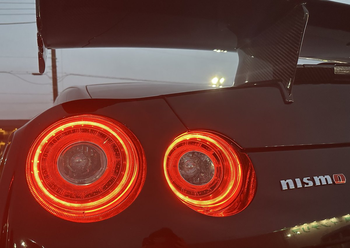 tmatsu32's tweet photo. 雨続きでなかなか乗れなかったGT-R。
今日は久しぶりにエンジンをかけて、少しだけドライブ。
やっぱり、このクルマは走らせてこそ。

#GTR #R35 #NISMO #GTRNISMO #日産GTR #NissanGTR https://t.co/kcOwJbaIhv
