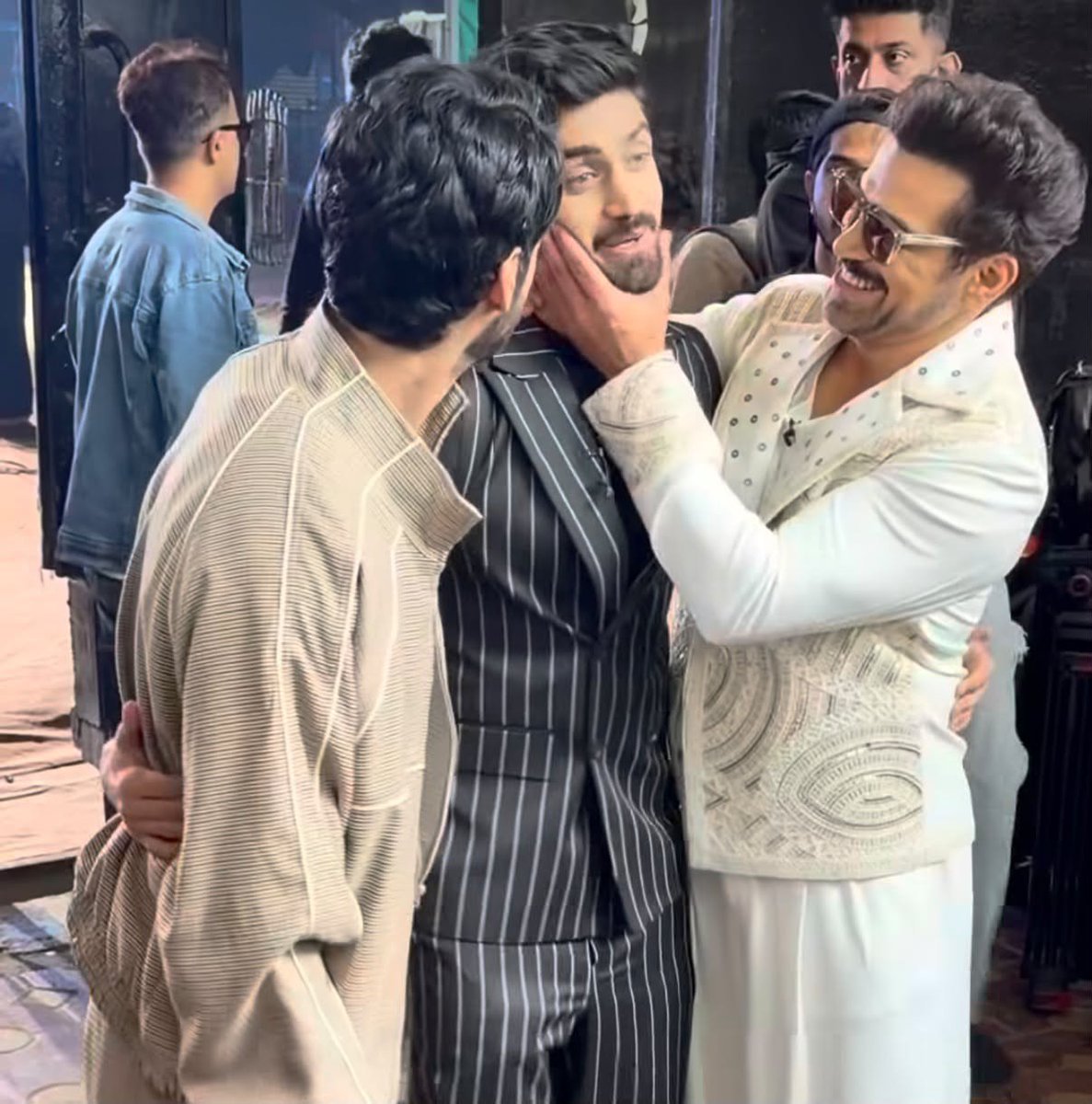 _laaibah's tweet photo. This is the brocode we all needed 🥹🤌
Avinash , rithvik and karan they have the bestt bond like no one ❤️‍🔥
May this friendship lasts forever 🫶🏻
@Avinash_galaxy 
#Avinashmishra #karanwahi #rithvikdhanjani https://t.co/9w8ZrfZzAw