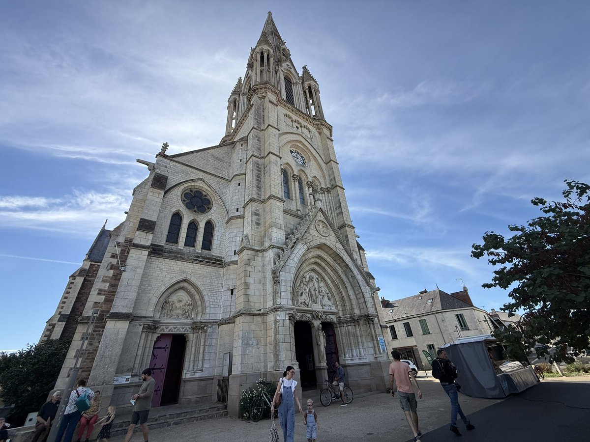 BastianMaldiney's tweet photo. Deuxième étape de ma tournée des 37 communes de la 9ᵉ circonscription à Saint-Philbert-de-Grand-Lieu. 🇫🇷

Échanges directs avec les habitants, au plus près de leurs préoccupations et de leurs attentes.

La politique se construit sur le terrain, au contact des Français. https://t.co/LGJmBdZNoz