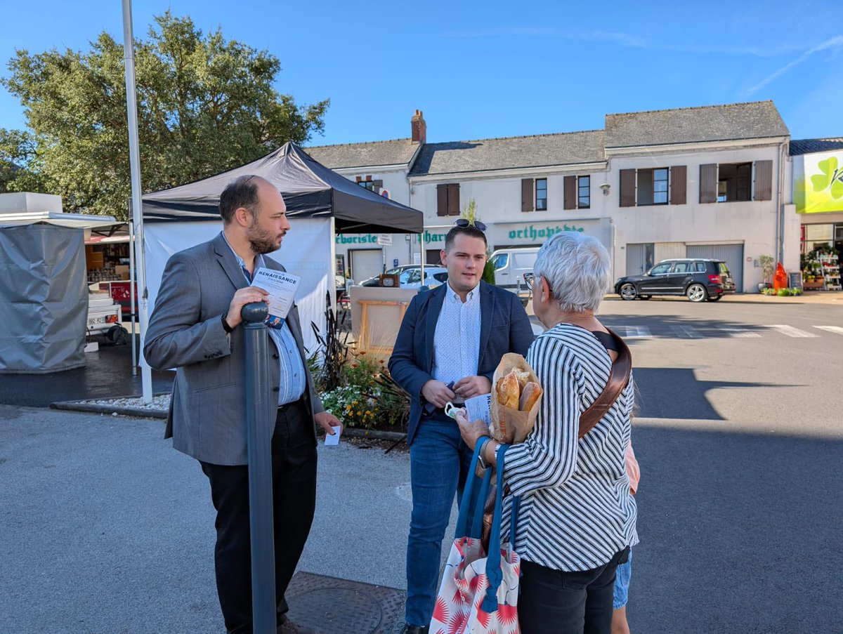 BastianMaldiney's tweet photo. Deuxième étape de ma tournée des 37 communes de la 9ᵉ circonscription à Saint-Philbert-de-Grand-Lieu. 🇫🇷

Échanges directs avec les habitants, au plus près de leurs préoccupations et de leurs attentes.

La politique se construit sur le terrain, au contact des Français. https://t.co/LGJmBdZNoz
